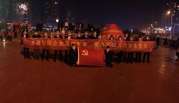 “党建引领企业品牌形象，服务霍邱人民安家置业”霍邱项目党支部开展春节送春联礼包活动